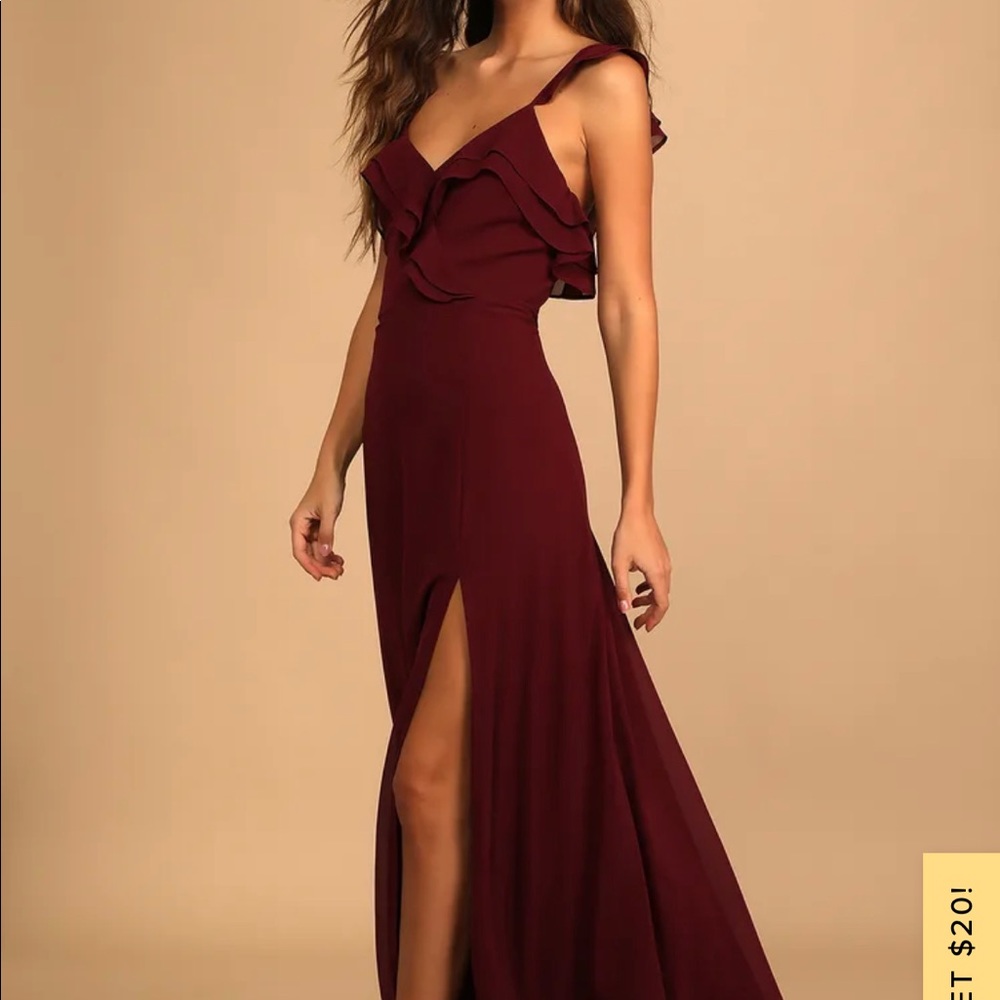 Lulu’s Burgundy Ruffled Maxi Dress - Size S - never been worn